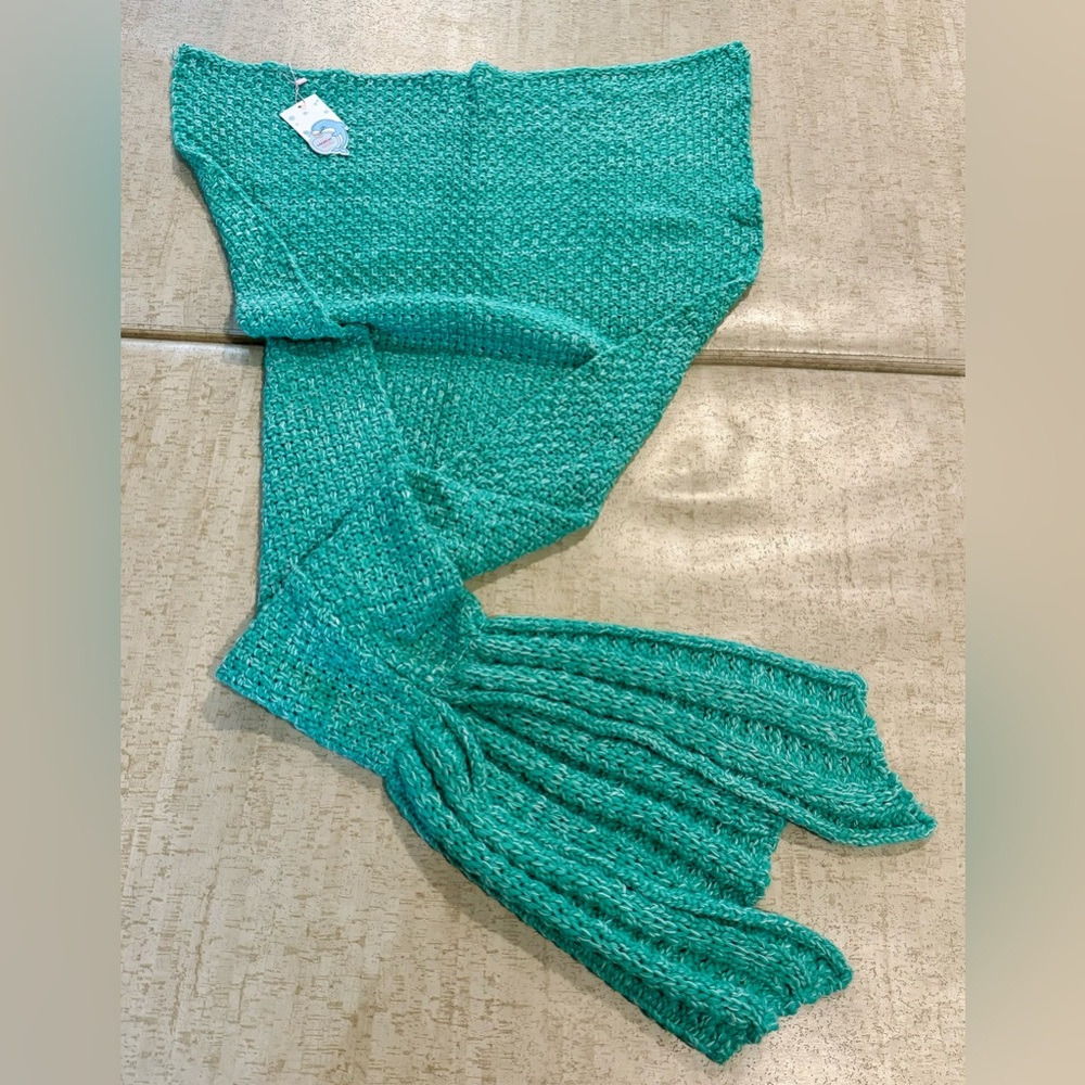 LAGHAT Mermaid Tail Crochet Blanket Teal Green NWT
Youth Child Tween Cozy Throw